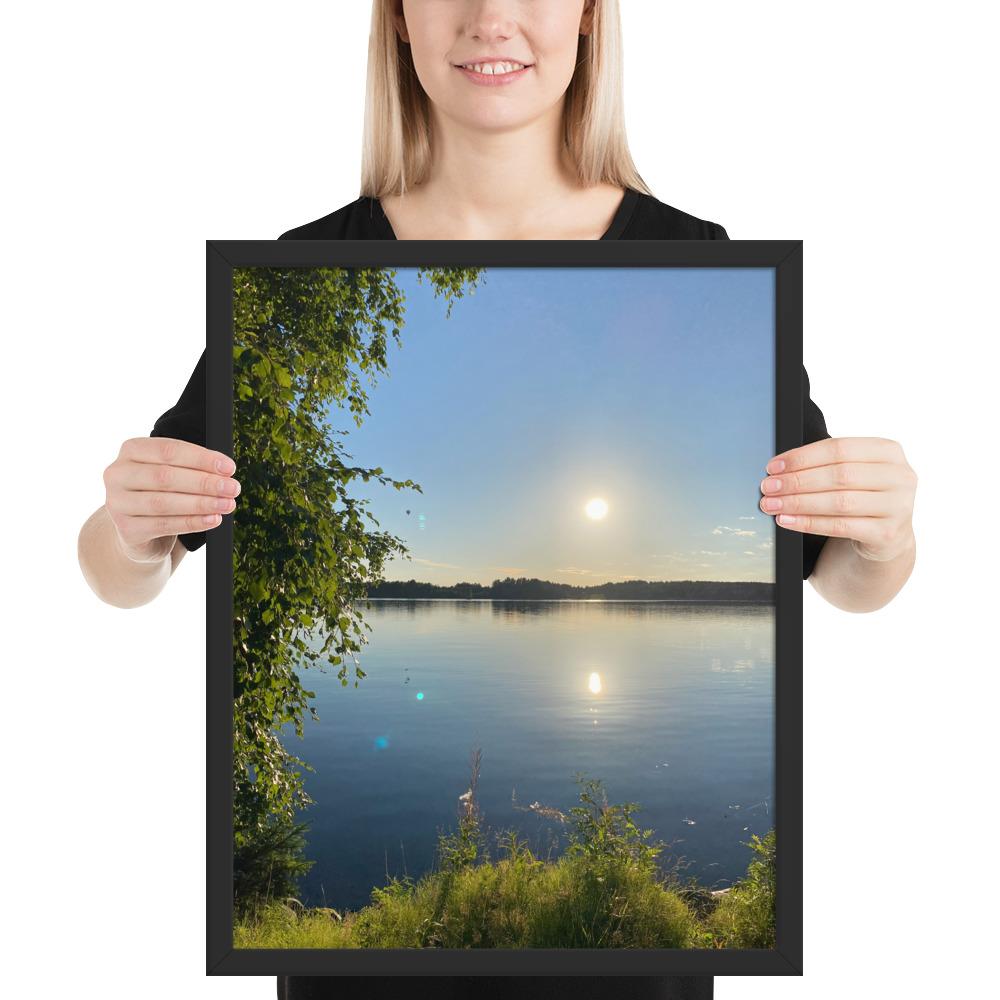 Ilta-aurinko ja loppukesän järvi Taiteilija Malou - ArtStudio Malou Musta leppäpuu 16×20 lahjaideat ja lahjaideoita lahjashop