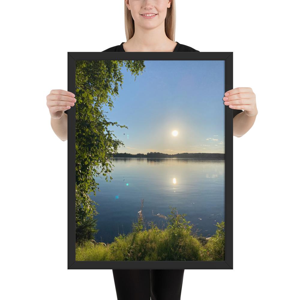 Ilta-aurinko ja loppukesän järvi Taiteilija Malou - ArtStudio Malou Musta leppäpuu 18×24 lahjaideat ja lahjaideoita lahjashop