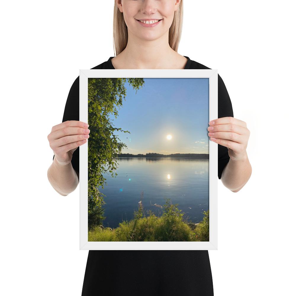Ilta-aurinko ja loppukesän järvi Taiteilija Malou - ArtStudio Malou Valkoinen leppäpuu 12×16 lahjaideat ja lahjaideoita lahjashop