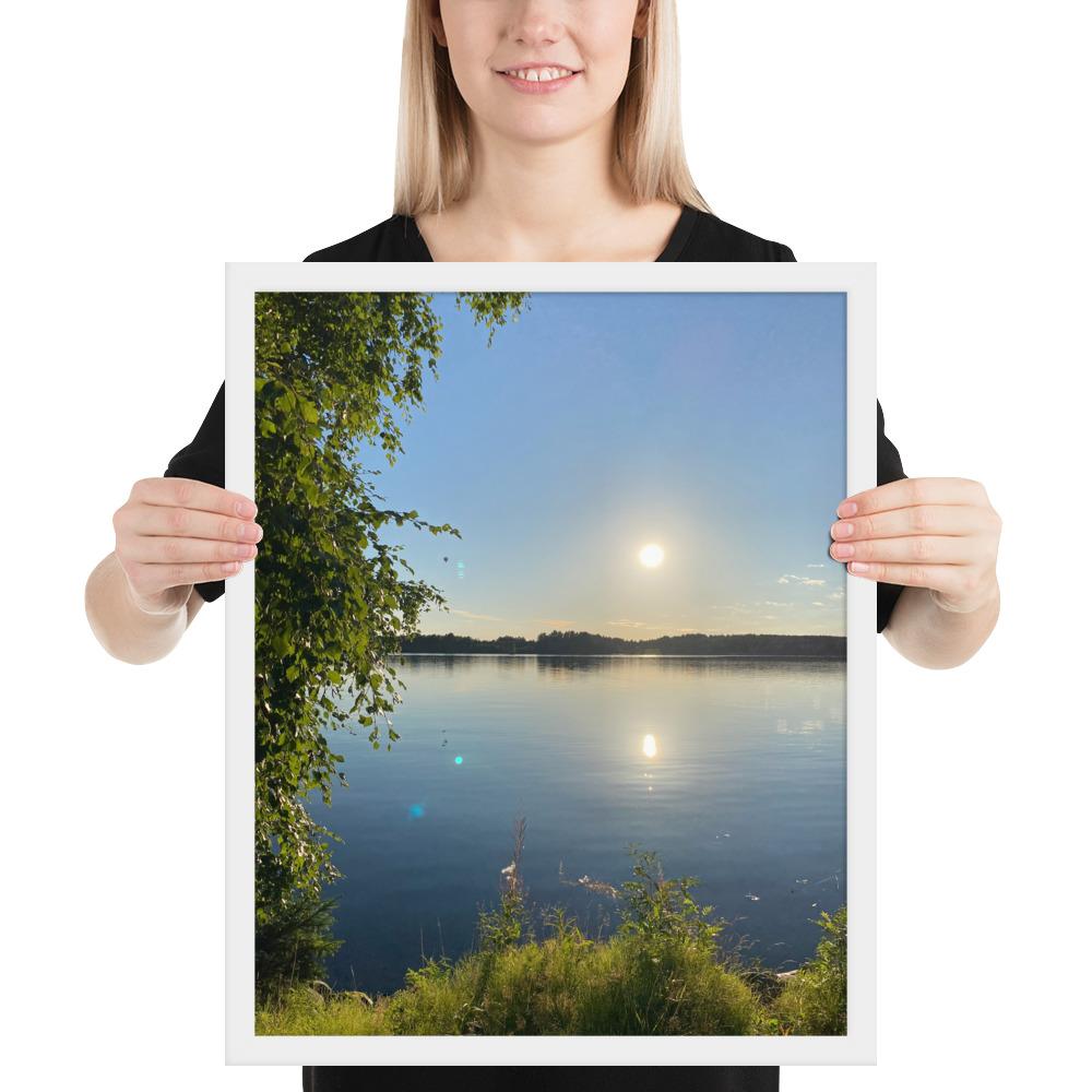 Ilta-aurinko ja loppukesän järvi Taiteilija Malou - ArtStudio Malou Valkoinen leppäpuu 16×20 lahjaideat ja lahjaideoita lahjashop