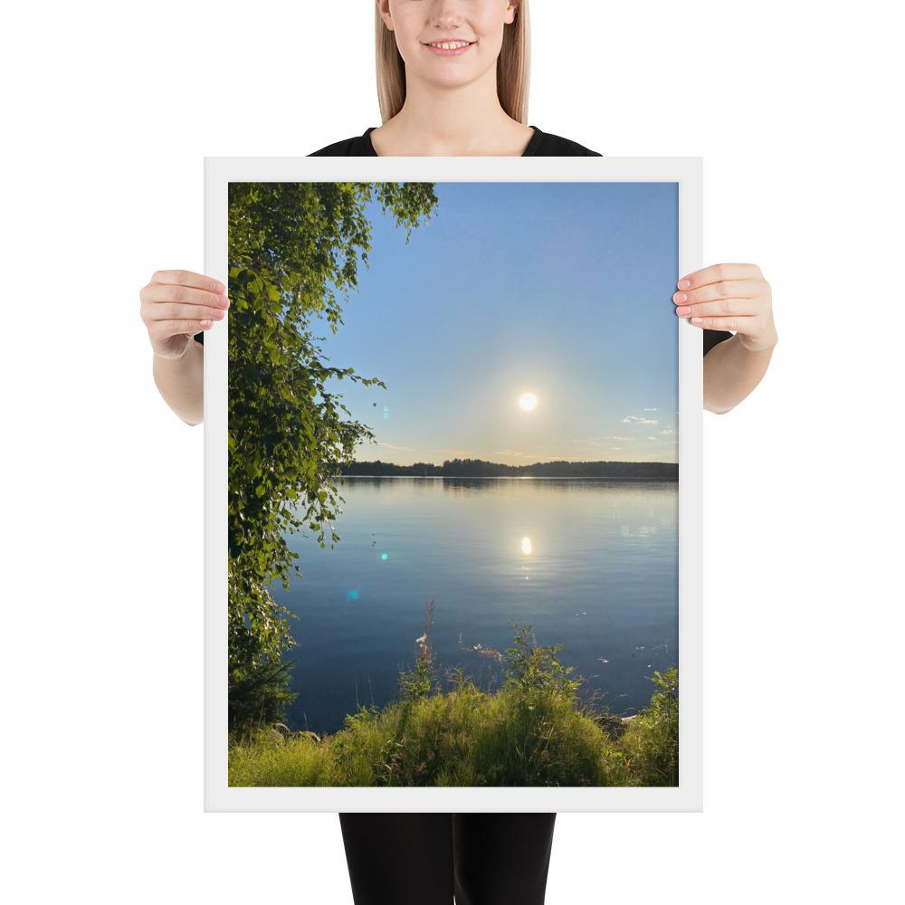 Ilta-aurinko ja loppukesän järvi Taiteilija Malou - ArtStudio Malou Valkoinen leppäpuu 18×24 lahjaideat ja lahjaideoita lahjashop