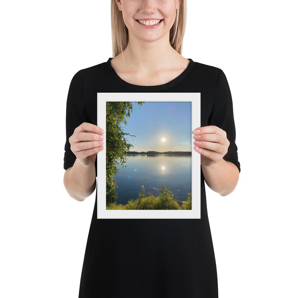 Ilta-aurinko ja loppukesän järvi Taiteilija Malou - ArtStudio Malou Valkoinen leppäpuu 8×10 lahjaideat ja lahjaideoita lahjashop